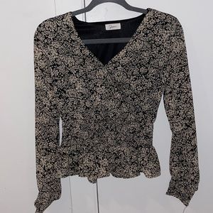 Small flowery v neck top with cinched waist